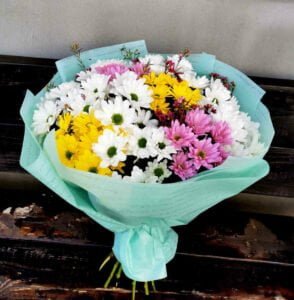 Hand Buket Bunga Krisan Jadi Andalan, Pilih Warna Sesuai Tujuannya!