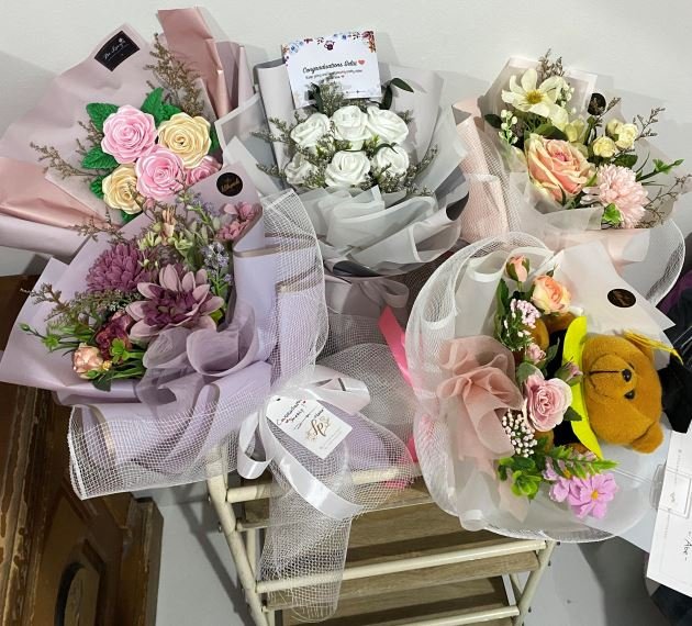 Hand Buket Wisuda untuk pacar Hand Buket Wisuda untuk pacar