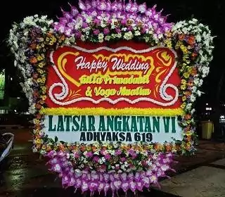 Bunga papan happy wedding